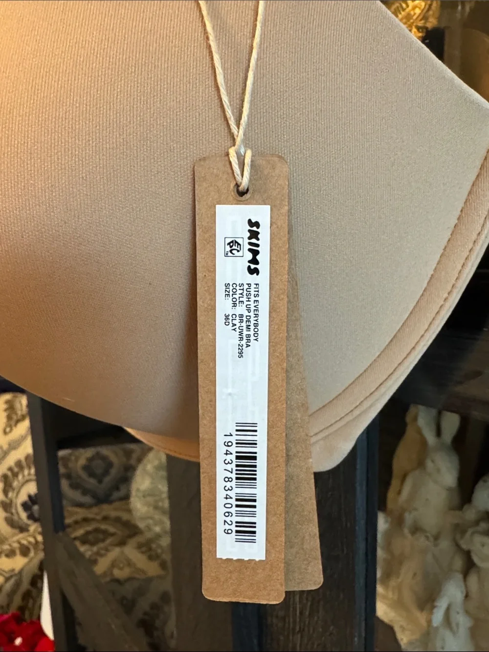 SKIMS Smooth Nude T-Shirt Bra - Light Beige - Picture 2 of 5